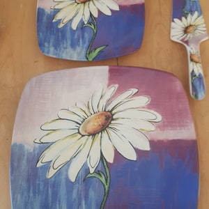 Set of 2 cake trays and its serving spatula
