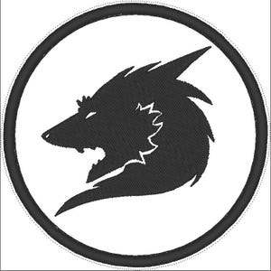 Op de afbeelding: Zwart-witte silhouet van een wolfskop in een zwarte cirkel.