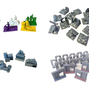 Könnte beinhalten: Ein Set aus 3D-gedruckten Miniaturmodellen für Tabletop-Spiele. Das Set enthält eine Vielzahl von Gebäuden, Mauern und anderen Strukturen, alle in grauer Farbe. Es gibt auch einige kleinere Objekte, wie Fässer und Sandsäcke.