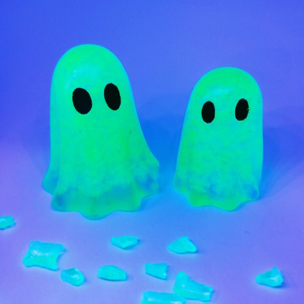 Resin ghosts uranium / vaseline glass - Made to order, 3d ghost, ghost ornament, spooky gift, goth decor, Uranium glass, vaseline glass