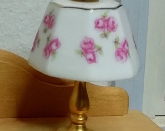 Reutter, romantic, porcelaine table lamp with brass base, roses design, vintage dollhouse miniature 1:12