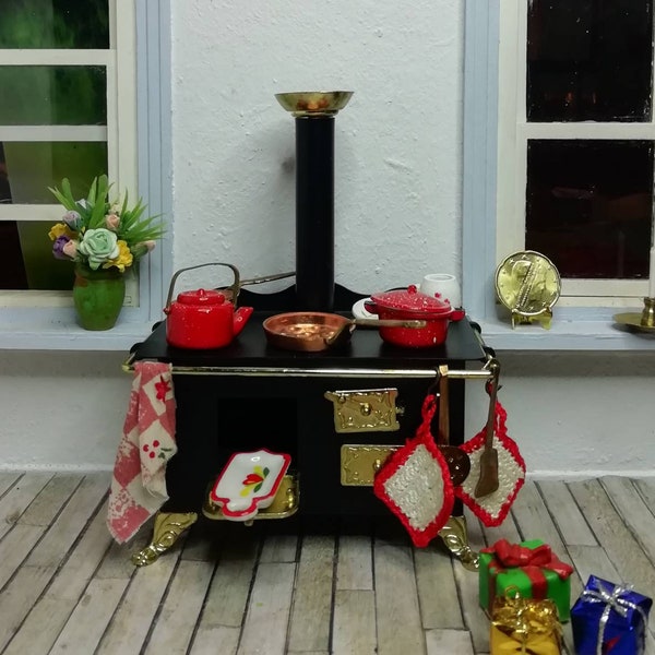 Reutter Dollhouse, victorian stove, metal, brass, incl. a lot of accessories in red, vintage miniature, very Rare!