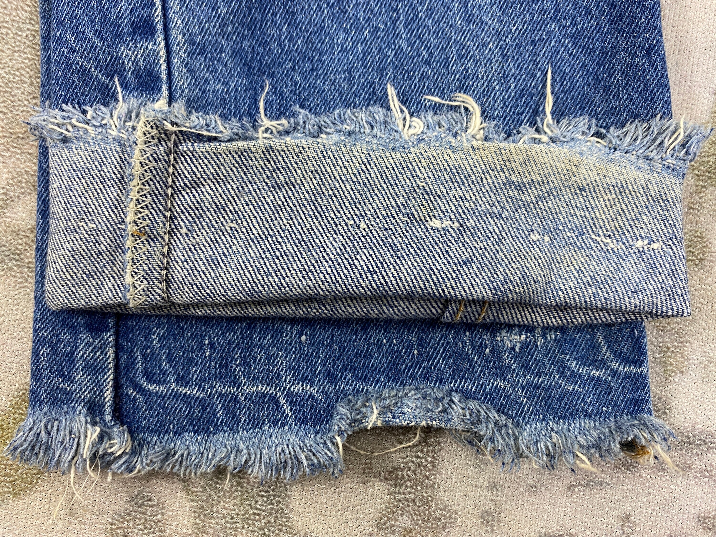 31x30.5 Vintage Levi's Distressed Denim JN 397 Denim Blue