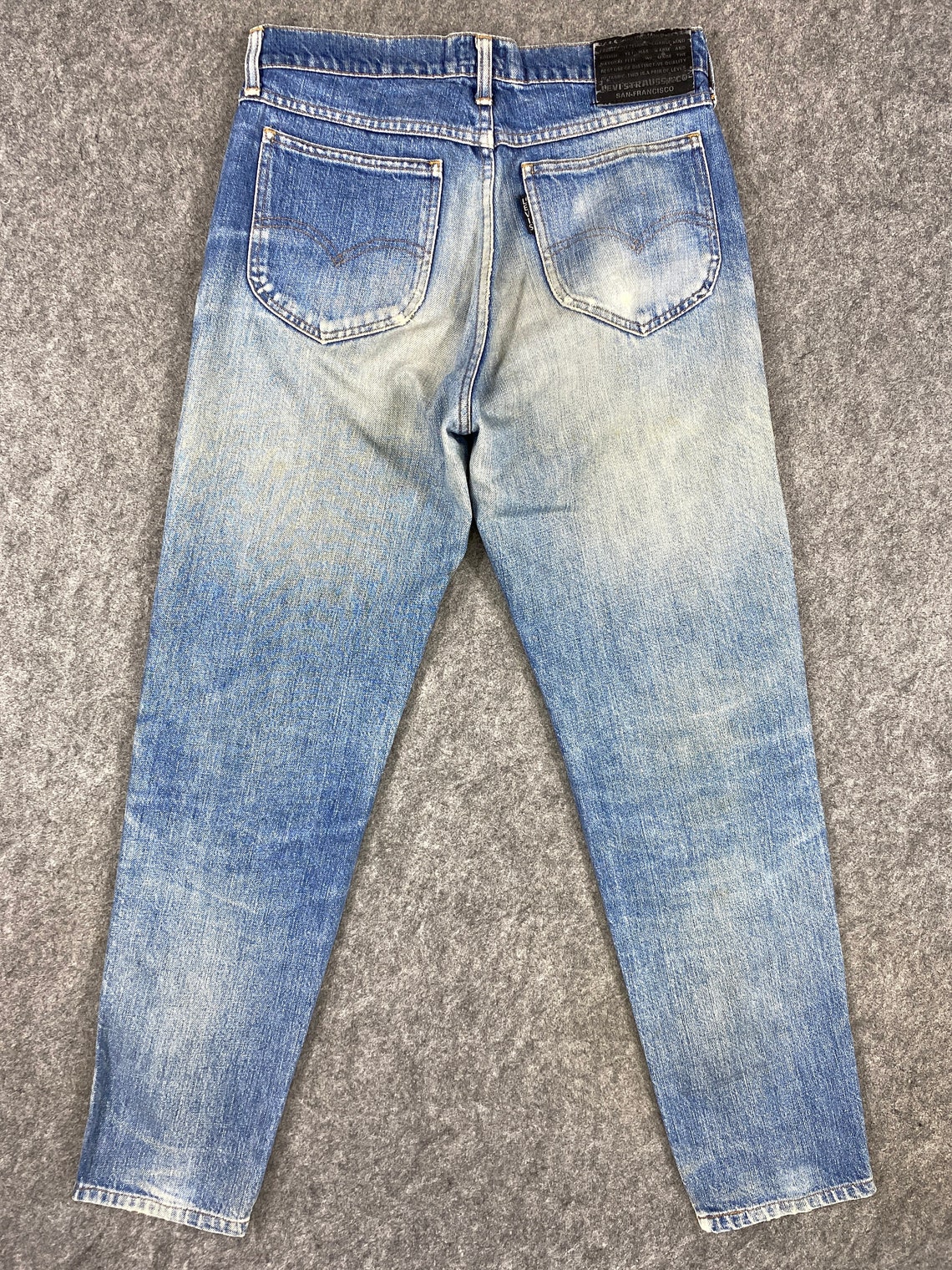Vintage 90s Levis 635 Jeans W30 L29.5 Made in Japan Black Tab Distressed Fade High Waist Tapered Leg Denim Pants, Foto 4 von 5