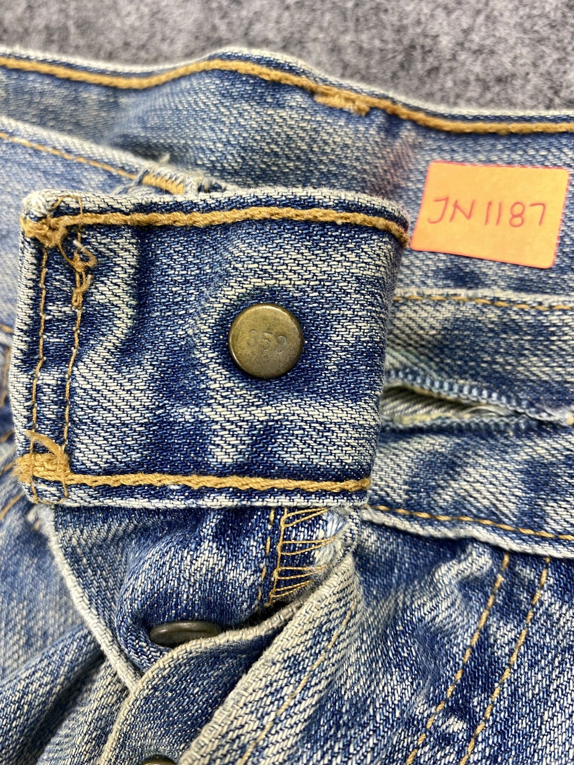 30x30 levis size