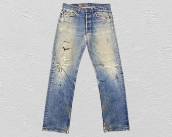 W34 L29.5 Vintage 1990s Levi's 501 Made in USA Jeans Distressed Thrashed Faded Blue Denim 1997 Levi 501 Button Fly Grunge Aesthetic Workwear