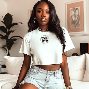 Kantiges besticktes Tank- BREEZY besticktes Tank Top - Y2K Concert Chic | Einzigartiges benutzerdefiniertes Baby Tee|Streetwear Liebhaber | Minimalistische Streetwear Vibes