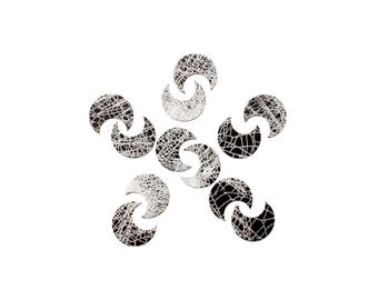 12 pieces of real spider webs - Moon shape - Cruelty-Free