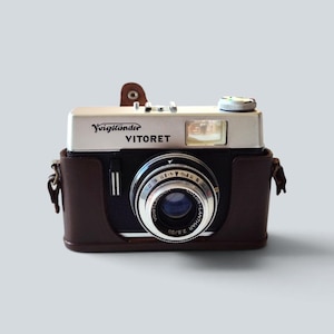 Cámara de cine vintage Voigtländer Vitoret de 35 mm con objetivo Color-Lanthar 2.8/50 mm y estuche de cuero original — década de 1960
