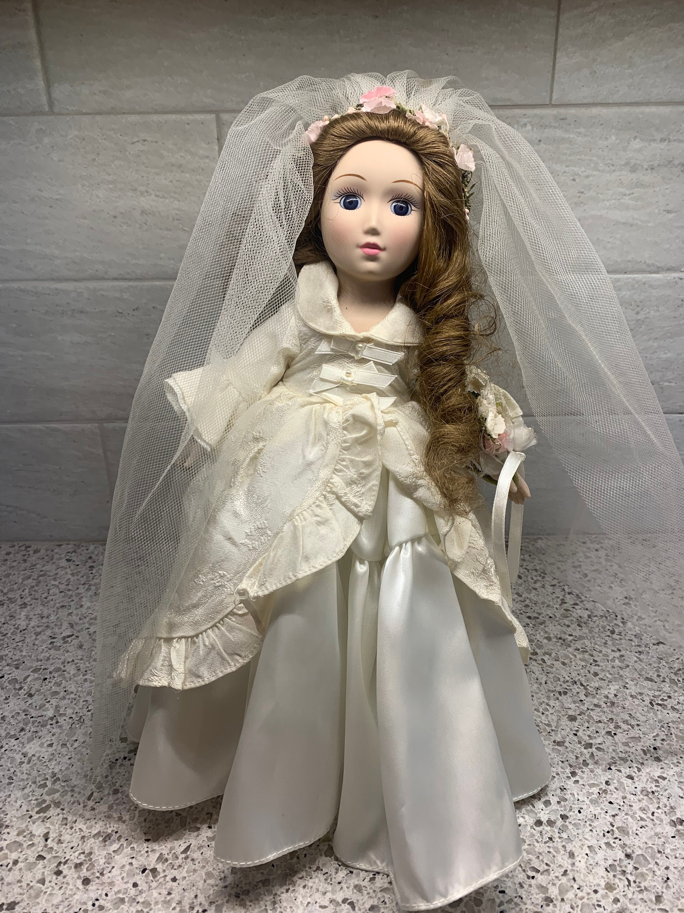 [Letter3 5] Danbury Mint Doll - qbvffzc
