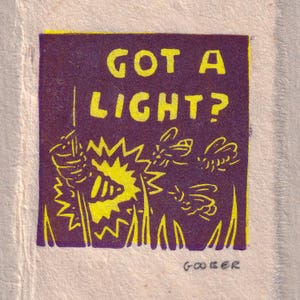 Könnte beinhalten: Eine lila-gelbe Illustration mit dem Text "GOT A LIGHT?" zeigt eine stilisierte Biene mit einem Blitz, umgeben von Gras und anderen Bienen. Die Signatur des Künstlers "GOOBER" befindet sich unten rechts.