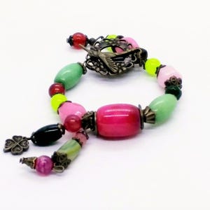 Multicolor Edelstein Memory Wire Armband, Achat Jade & Chalcedon Armband, Vogel Toggle Armband, Boho Artisan Schmuck, OOAK Geschenk für Sie