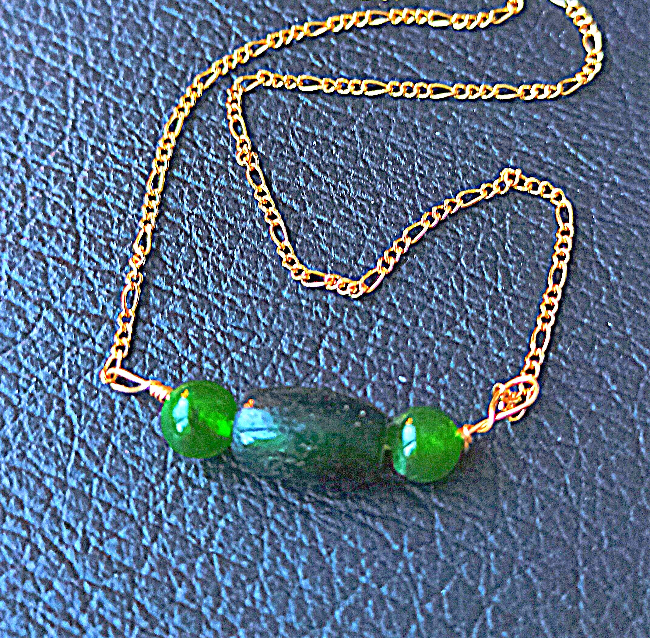 Collana in giada verde fatta a mano: pendente a barra di cristallo placcato oro 18 carati - Italia Collana in giada verde fatta a mano: pendente a barra di cristallo placcato oro 18 carati - Italia
