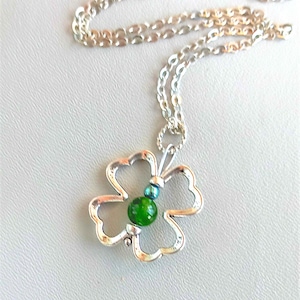 Colar de trevo de quatro folhas, colar de trevo feito à mão com pedra preciosa de jade verde, presente de dia de São Patrício, colar de quatro folhas, presente de sorte irlandesa
