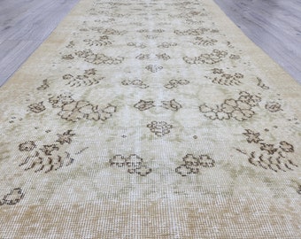 Vintage Floral Oushak Rug: 4x7 Beige Turkish Entryway Rug