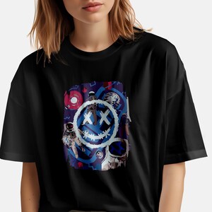 レトロ宇宙飛行士グラフィックTシャツ：ユニセックスソフトブラックTシャツ
