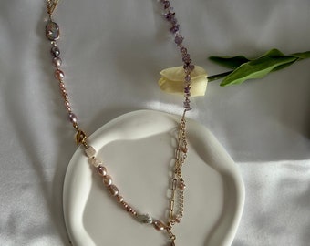Lange Halskette aus Edelstahl Natur Steine und echte Perlen