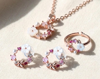 Conjunto de collar, pendientes y anillo.