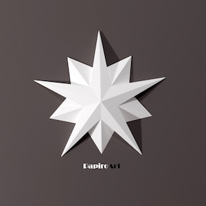 Könnte beinhalten: Ein weißer, achtspitziger Papierstern vor einem dunkelgrauen Hintergrund. Die Sternspitzen sind scharf und kantig, mit subtilen Schatten. Der Text "PapiroArt" befindet sich unten.