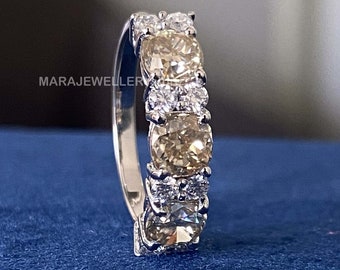 Anillo de compromiso de plata 925 con moissanita talla cojín y diamantes, media eternidad.