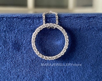 Colgante circular de moissanita de 0,50 quilates en oro de 14 quilates con cadena, collar Karma Life.