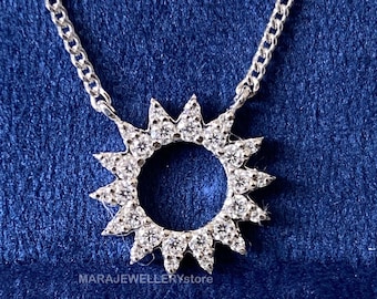 Collar de oro blanco de 14k con moissanita y diamantes: delicado colgante con forma de sol.