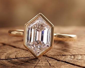 Anillo de compromiso con diamante sintético de talla hexagonal escalonada de 2,0 quilates, certificado por IGI, engaste biselado, solitario, oro amarillo vintage.