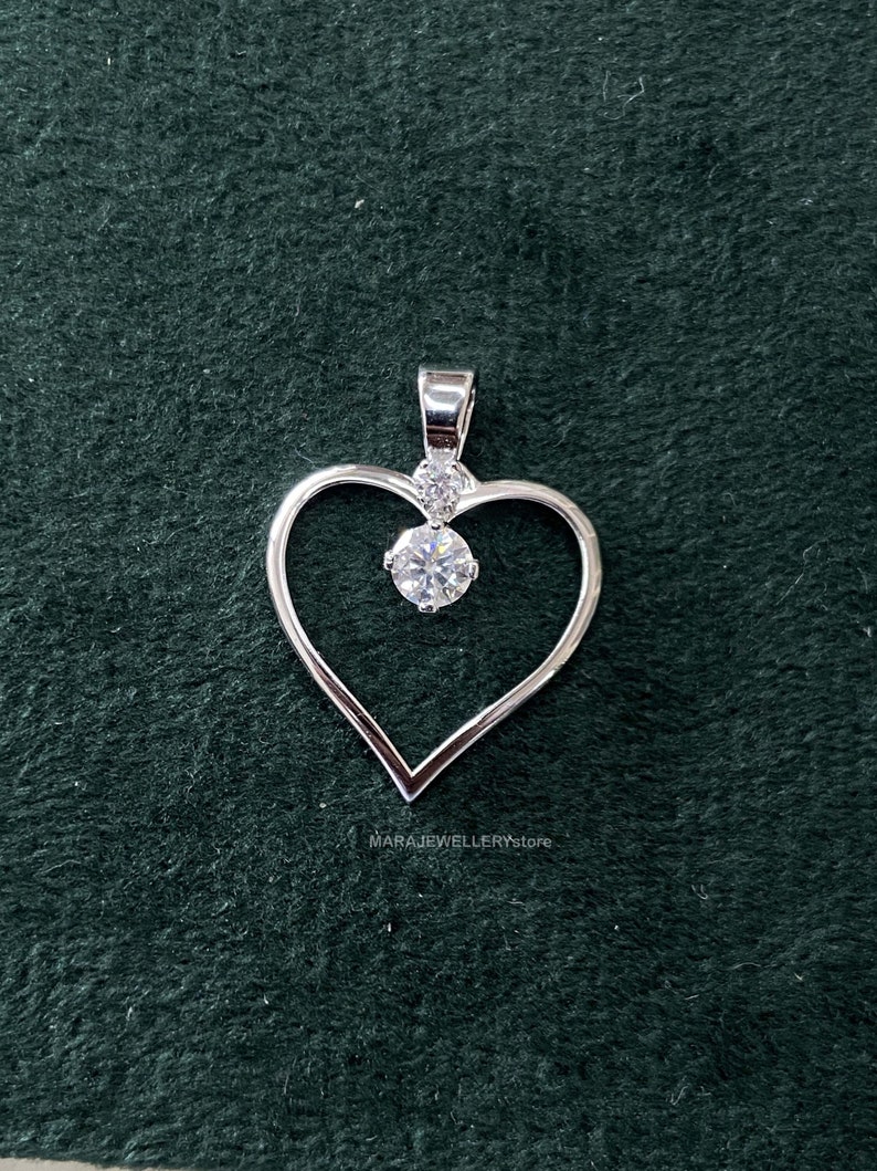 Heart Shape Pendant,
Beautiful Round Cut Moissanite Wedding Necklace For Christmas Gift,
Charm Pendant With Cable Chain, Best Necklace Gift,
Round Brilliant Cut Moissanite Wedding Anniversary Necklace With Box Chain, 
New Year's Eve Gift