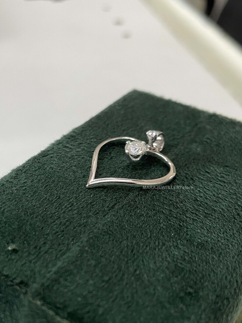 Anniversary Gifts,
Dancing Diamond,
Diamond Jewelry,
Diamond Necklace,
Diamond Pendant,
Gift for Her,
Heart Necklace,
Heart Pendant,
Moissanite Chain,
Moissanite Jewelry,
Moissanite Necklace,
Moissanite Pendant,
Womens Necklace