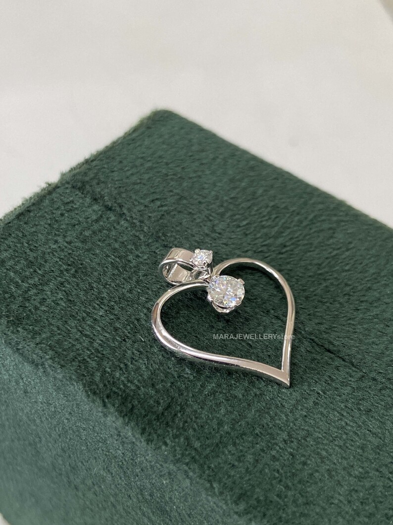 handmade jewelry,
engagement pendant,
moissanite pendant,
anniversary gift,
charm pendant,
round cut pendant,
wedding necklace,
heart shape pendant,
helloween,
mother gift,
necklace,
pendant with chain,
labor day gift