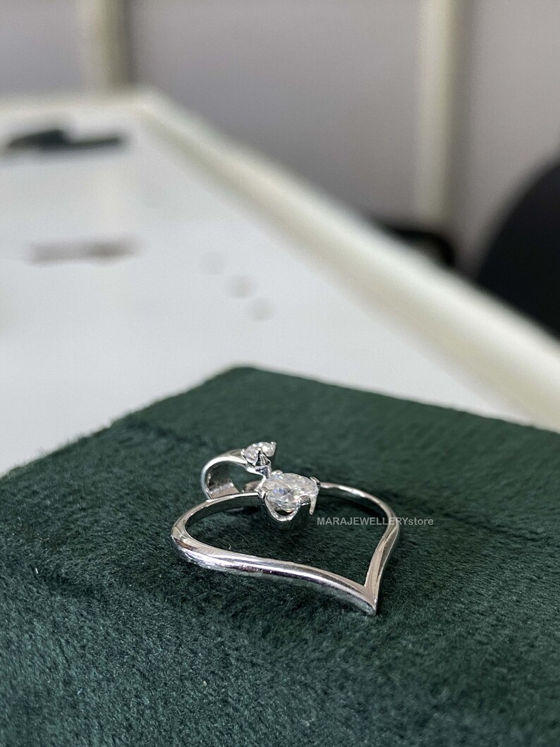 Love Pendnt,
Broken Heart pendant,
Double heart Necklace,
Women Necklace,
Free Gift,
Custom letter,
Cubic Zirconia,
Moissanite Jewelry,
Jewelry For Women,
Pendant Necklace,
Wedding Gift,
Halo Necklace,
Lab diamond Jewelry