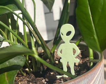Alien Planter Pal | Alien Plant Stake | Cute & Unique for Foliage and Garden Lovers | Fun Terrarium and Halloween Décor