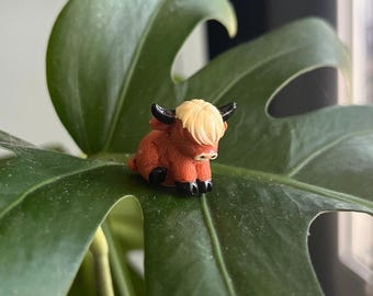 Highland Cow Plant Safe Magnet for Leafy Plant Lovers. Rests on Leaf. Cute & unique gift! Terrarium decor.