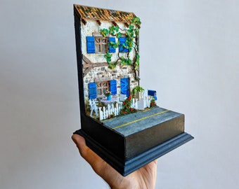 Italian House Facade Diorama: Medieval Architecture Shadow Box