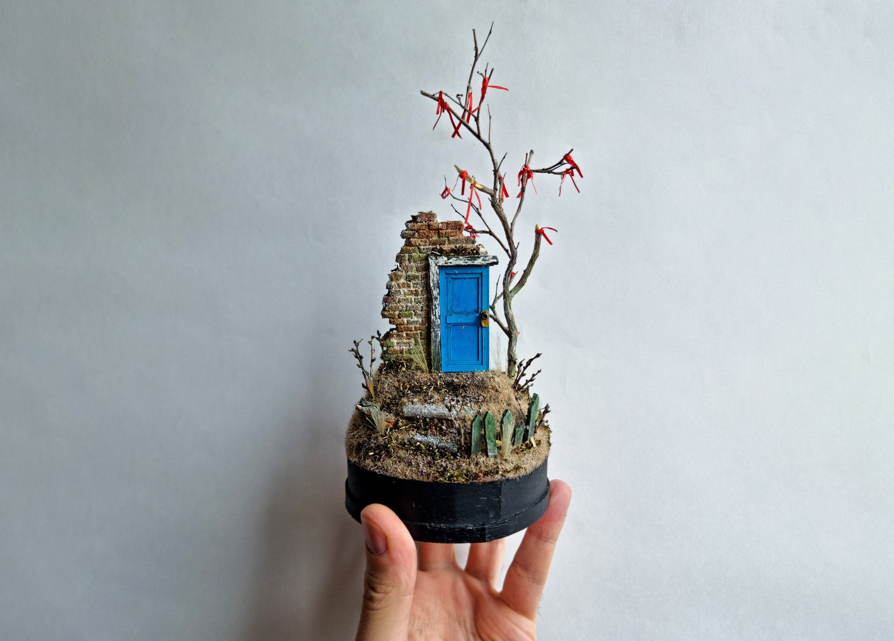ミニチュア廃墟の扉ジオラマ：ミステリーハウスアート - Etsy 日本