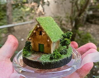 Charming Tiny House Diorama in Glass Dome: Miniature Home Decor, Unique Handcrafted Art, Captivating Collectible