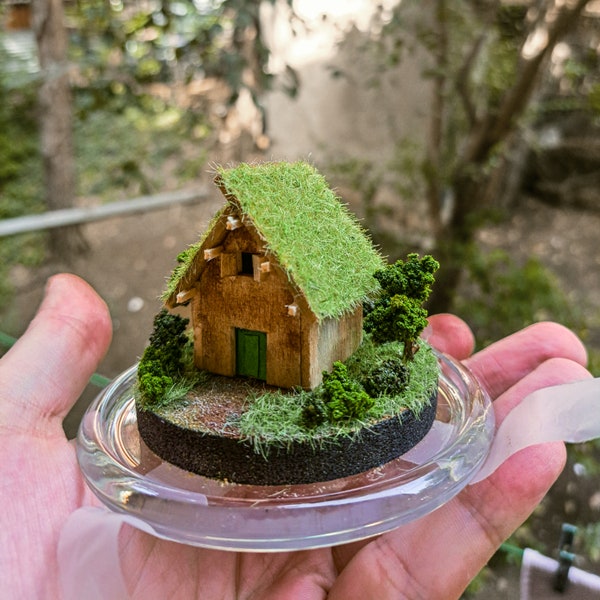 Charming Tiny House Diorama in Glass Dome: Miniature Home Decor, Unique Handcrafted Art, Captivating Collectible