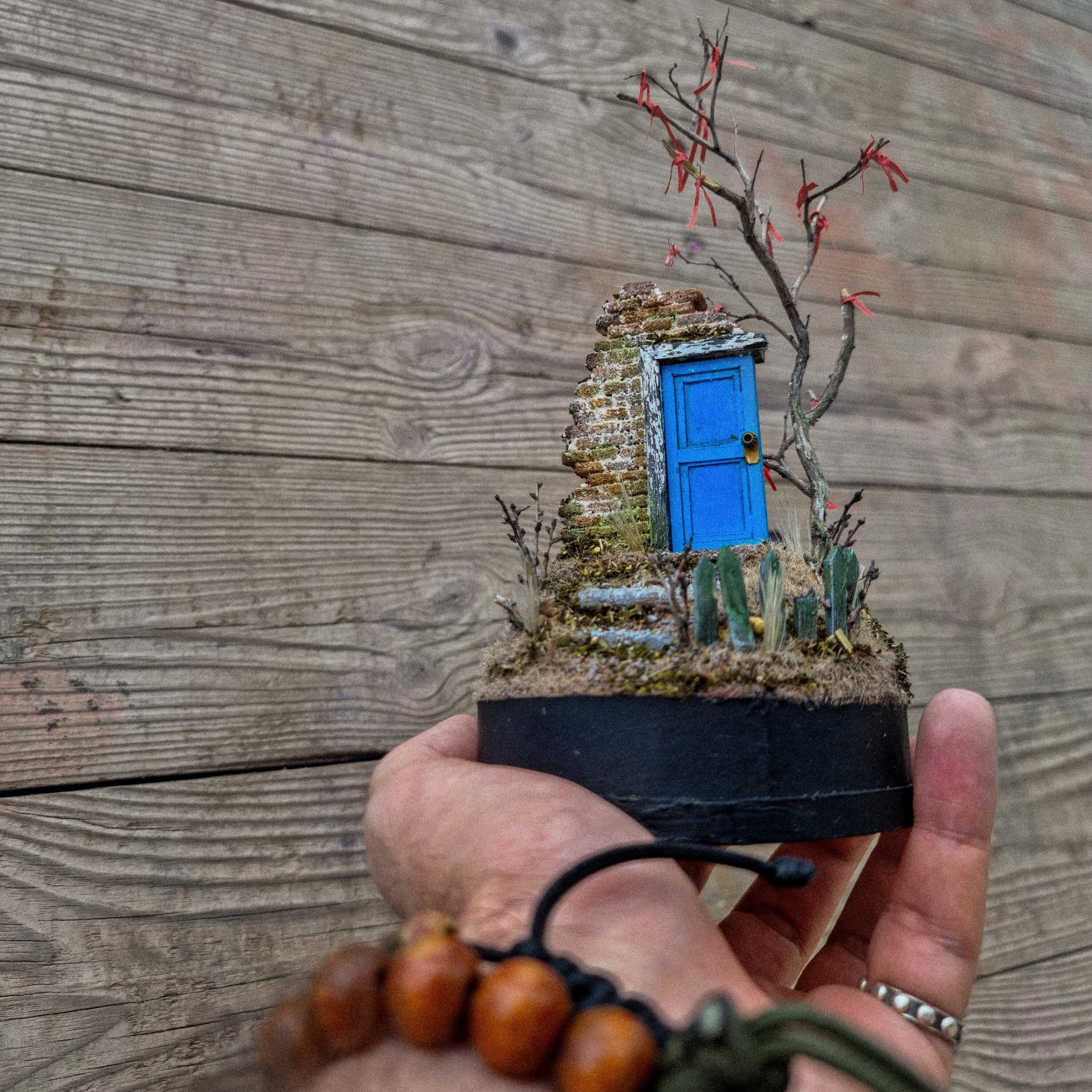 ミニチュア廃墟の扉ジオラマ：ミステリーハウスアート - Etsy 日本
