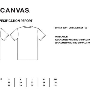 Op de afbeelding: Wit t-shirt ontwerp met voor- en achteraanzicht, vergezeld van een specificatierapport voor afmetingen. Het rapport bevat borst- en lichaamslengtematen in cm voor de maten S tot 2XL. Het t-shirt is gemaakt van gekamd en ringgesponnen katoen.