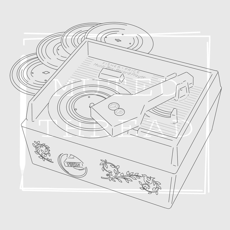 Op de afbeelding: Lijntekening van een Fisher-Price Music Box-platenspeler met verschillende vinylplaten. De speler heeft een toonarm, een draaitafel en decoratieve bloemen- en vogelontwerpen. De tekst "TURN" is zichtbaar op de speler.