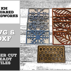 Könnte beinhalten: Vier lasergeschnittene Holz-Untersetzer mit filigranen Designs. Zwei Untersetzer zeigen ein Schneeflocken-Design in Blau, und zwei Untersetzer zeigen ein Blatt-Design in Braun. Die Untersetzer sind auf einer weißen Holzoberfläche angeordnet. KM Squared Woodworks SVG & DXF Laser Cut Ready Files.
