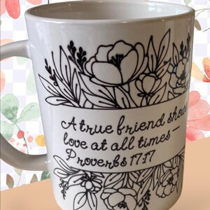 Personalized Scripture Mug, Proverbs 17:17 Floral Gift 画像 1