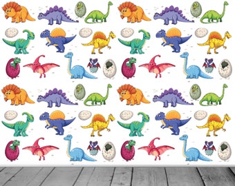 Puede incluir: Un patrón sin costuras con dinosaurios de dibujos animados coloridos, incluyendo un dinosaurio verde, amarillo, morado, azul y naranja. Los dinosaurios están rodeados de huevos blancos con manchas marrones.