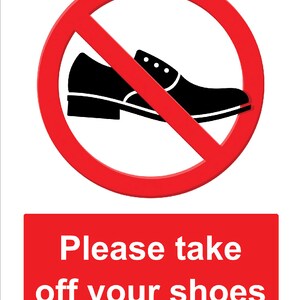 Veuillez enlever vos chaussures ou bottes, ici on enlève nos