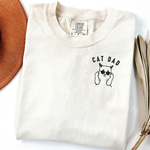 Geborduurd Cat Dad-T-shirt: comfortabel kleuren-T-shirt, grappig kattenliefhebbercadeau