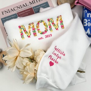 Custom Embroidered Floral Mama Sweatshirt, Mama Crewneck, Mama T-shirt, Gift For Mom, Mother&#39;S Day Gift, Personalized Sweatshirt