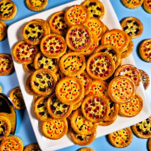 Realistic Mini Pizza Resin Charms – 1 Inch Flatback Cabochons (10 Piece Set)
