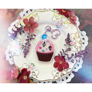 Arcane (League of L) Caitlyn and Vi Cupcake Shaker Keychain