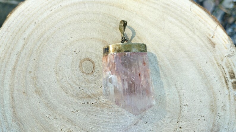 Pink Kunzite Gemstone Pendant image 2