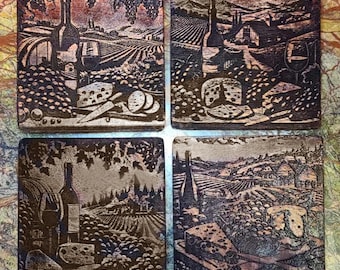 Juego de 4 posavasos de madera hechos a mano con diseños grabados de viñedos toscanos.